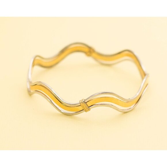 Vintage Gold Tone Bangle Bracelet 8.5 Inches by Avon i3 - Picture 2 of 6